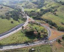 Curva concluída na PR-151 em Ribeirão Claro