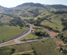 Curva concluída na PR-151 em Ribeirão Claro
