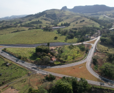Curva concluída na PR-151 em Ribeirão Claro
