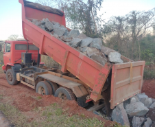 Correção de erosão na PR-492, em Tamboara