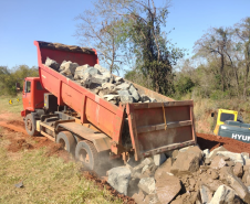 Correção de erosão na PR-492, em Tamboara