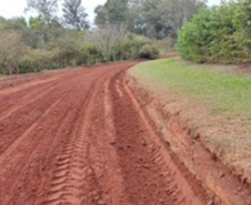 Escavação de vala lateral rasa