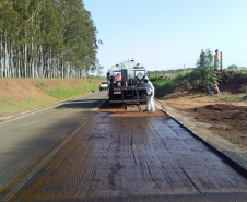 Aplicação de pintura de ligação