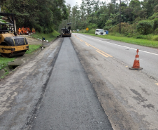 Serviços em andamento na PR-804