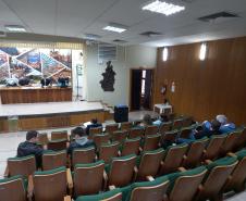 Abertura de envelopes no auditório do DER/PR