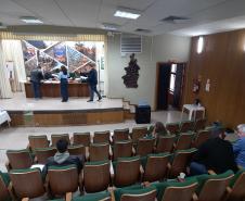 Abertura de envelopes no auditório do DER/PR