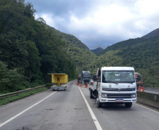 Serviços de operação de tráfego do DER/PR na BR-277