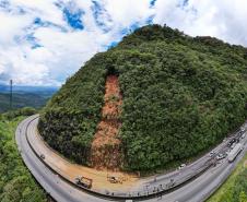 Deslizamento de terra na BR-277 Litoral