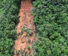 Deslizamento de terra na BR-277 Litoral