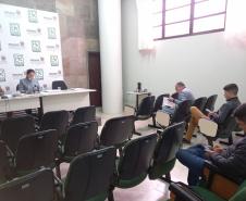 Abertura de envelopes de preço no auditório do DER/PR em Curitiba