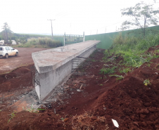 Colunas e vigas da nova passarela de Bandeirantes