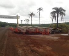 Colunas e vigas da nova passarela de Bandeirantes