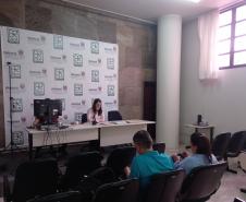 Abertura de envelopes no auditório do DER/PR em Curitiba