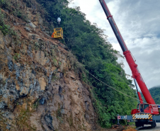 Serviços de contenção emergencial na BR-277