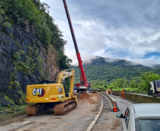 Serviços de contenção emergencial na BR-277