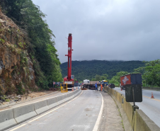 Guindaste do DER/PR na BR-277
