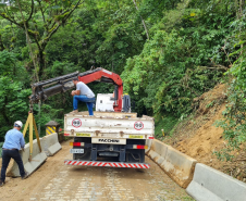 Implantação de barreiras New Jersey