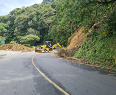 Serviços no km 8 da Estrada da Graciosa