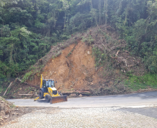 Serviços no km 8 da Estrada da Graciosa