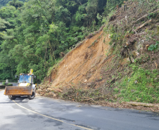 Serviços no km 8 da Estrada da Graciosa