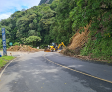 Serviços no km 8 da Estrada da Graciosa