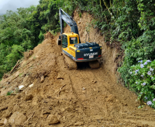 Km 8 - Implantação de banqueta e sarjeta de crista de encosta