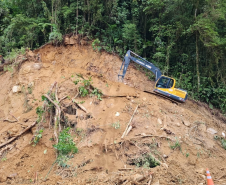 Km 8 - Implantação de banqueta e sarjeta de crista de encosta