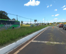 Limpeza e pintura de meio fio