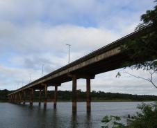 Ponte Rio Paranapanema em Diamante do Norte, na divisa com São Paulo (PR-182)