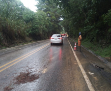 PR-340, próximo a Tibagi, sinalização próximo a queda de barreira