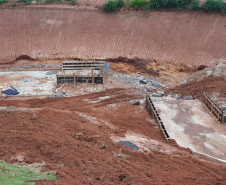 Recuperação de aterro na PR-492 em Tamboara