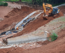 Recuperação de aterro na PR-492 em Tamboara