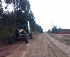 Conservação de via não pavimentada na área 03 da Superintendência Regional Leste do DER/PR