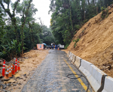 Serviços na Estrada da Graciosa nesta segunda-feira (13)