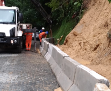 Serviços na Estrada da Graciosa nesta segunda-feira (13)