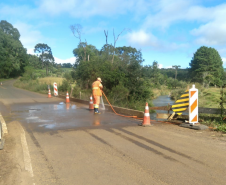Obras na Ponte sobre o Rio Empoçado