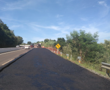 Imprimação da base do pavimento na PR-445