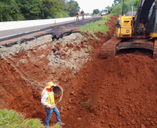 Serviços de recuperação da PR-445 em Londrina