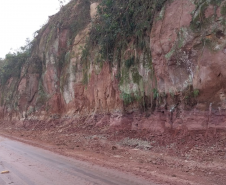 Obra de correção de taludes em União da Vitória