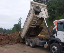 Obra de correção de taludes em União da Vitória