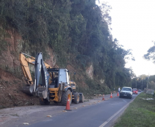 Obra de estabilização de taludes em rodovia de União da Vitória