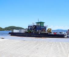 Ferry boat de Guaratuba em operação