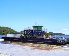 Ferry boat de Guaratuba em operação