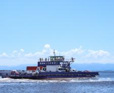 Ferry boat de Guaratuba em operação