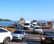 Ferry boat de Guaratuba em operação