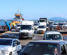 Ferry boat de Guaratuba em operação