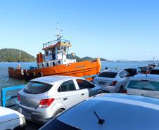 Ferry boat de Guaratuba em operação