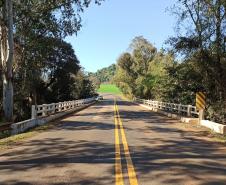 Ponte Rio Mombuco PR-281 no limite entre Salto do Lontra e Nova Esperança do Sudoeste