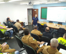 Treinamento de agentes do DER/PR e do CMEIV