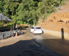 Retomado tráfego de veículo em trecho em obras